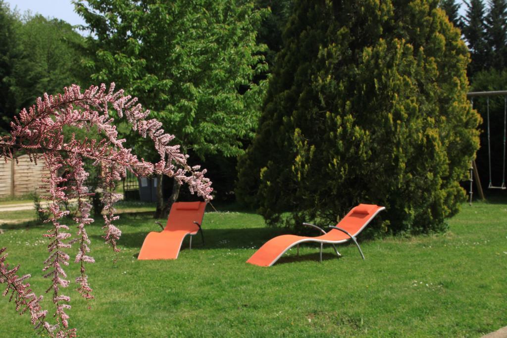 La Maison Du Bonheur Anlhiac المظهر الخارجي الصورة